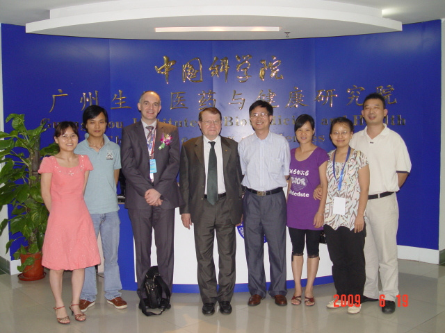 诺贝尔生理医学奖获得者Mantagnier博士（左四）访问广州生物院（2009.06.19）