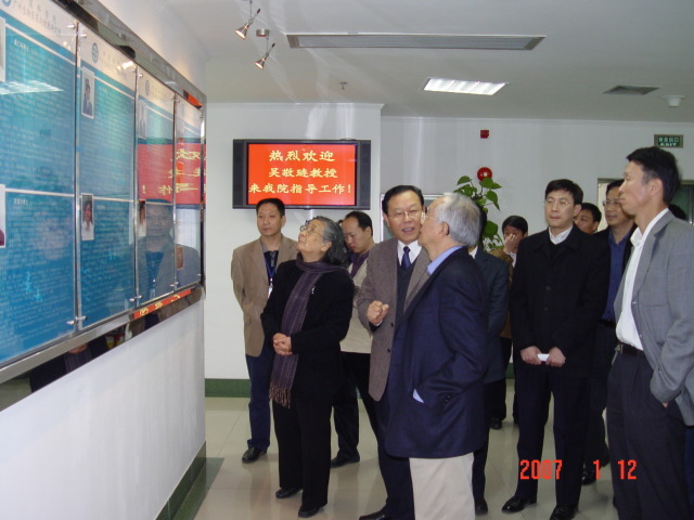 吴敬琏教授来广州生物院考察访问（2007.01.12）